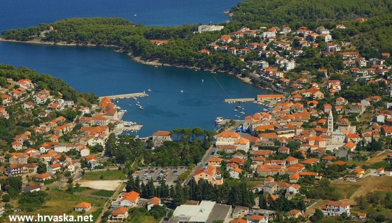 town Jelsa