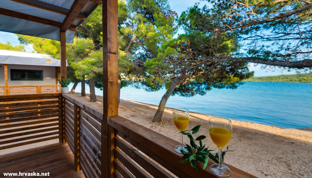 MH-beach-front-pirovac-2022-3_p6530.jpg